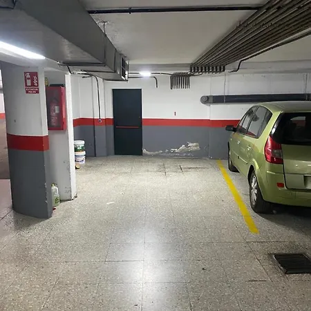 Con Garaje, Centro De Apartment